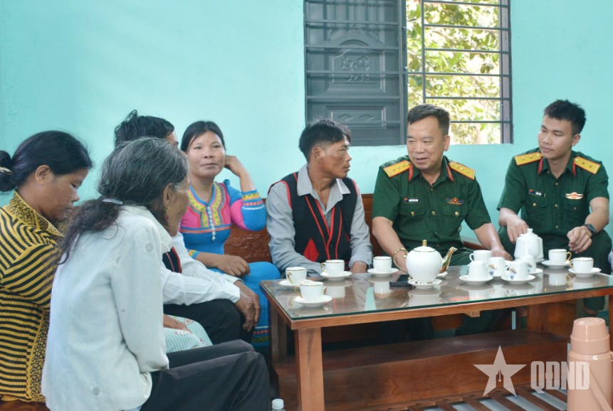 Niềm vui nhà mới của bà con vùng lũ